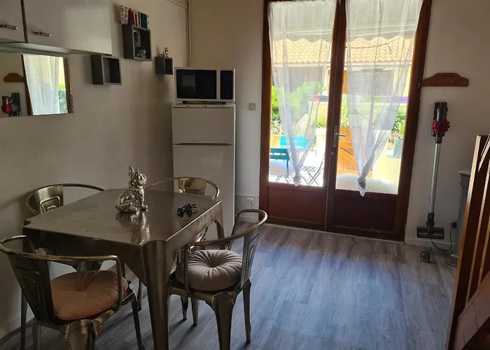 Maison En Bord D'etang * لوسات