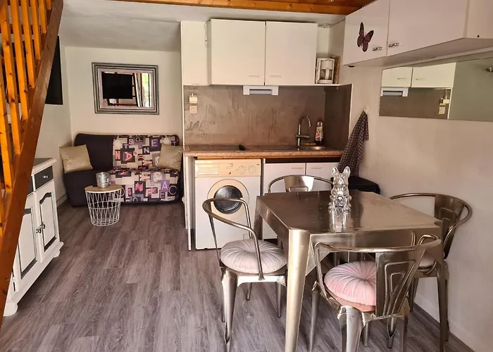 Maison En Bord D'etang * لوسات